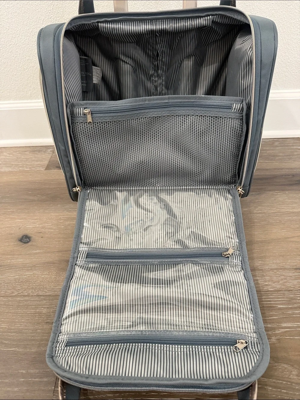 London Fog Under-the-Seat Carry-On Luggage  Bag Hartford II Collection Unisex